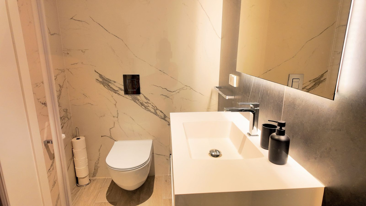 2 Bed Apartment for sale in Benahavís Costa Del Sol, Málaga, Spain