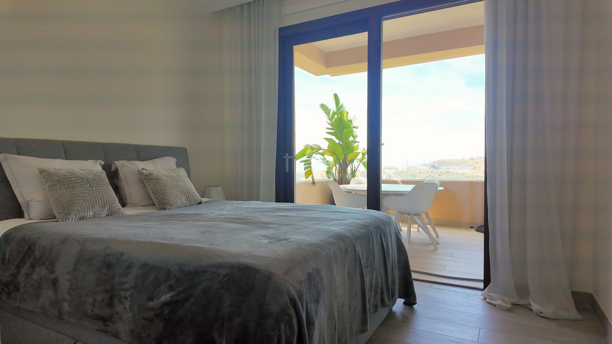 2 Bed Apartment for sale in Benahavís Costa Del Sol, Málaga, Spain