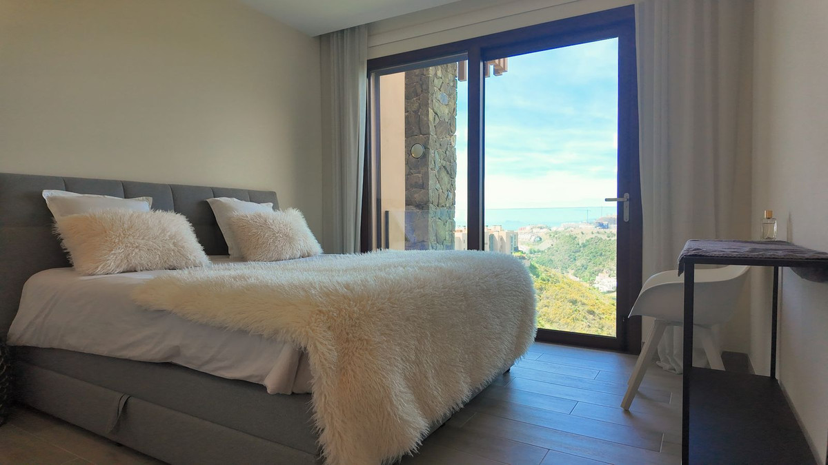 2 Bed Apartment for sale in Benahavís Costa Del Sol, Málaga, Spain