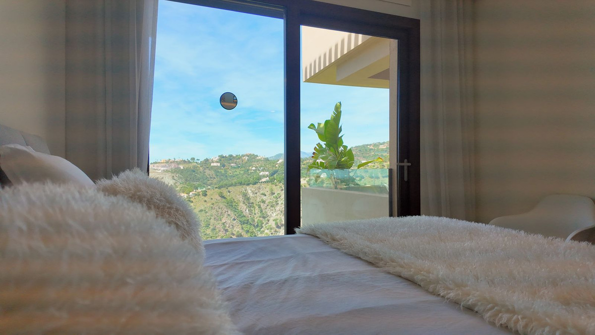 2 Bed Apartment for sale in Benahavís Costa Del Sol, Málaga, Spain