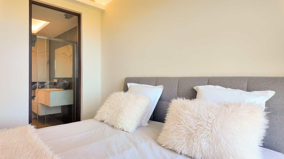 2 Bed Apartment for sale in Benahavís Costa Del Sol, Málaga, Spain