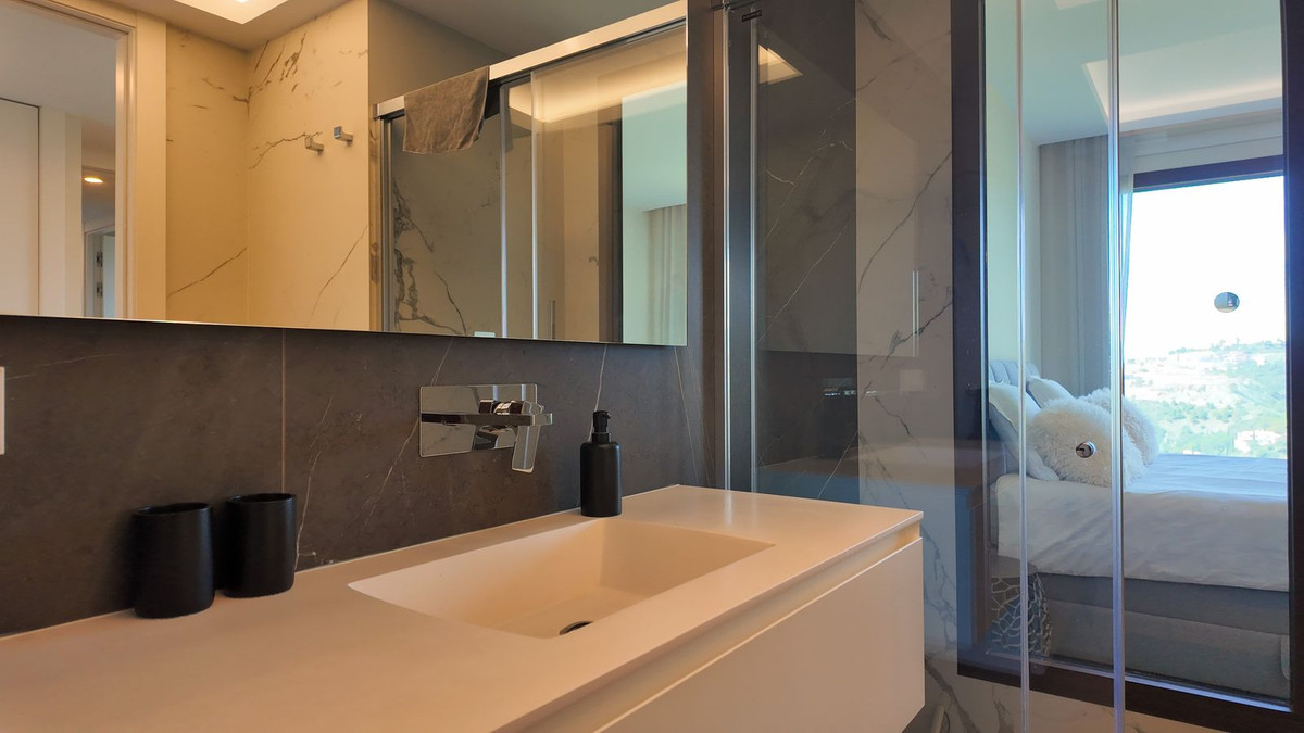 2 Bed Apartment for sale in Benahavís Costa Del Sol, Málaga, Spain