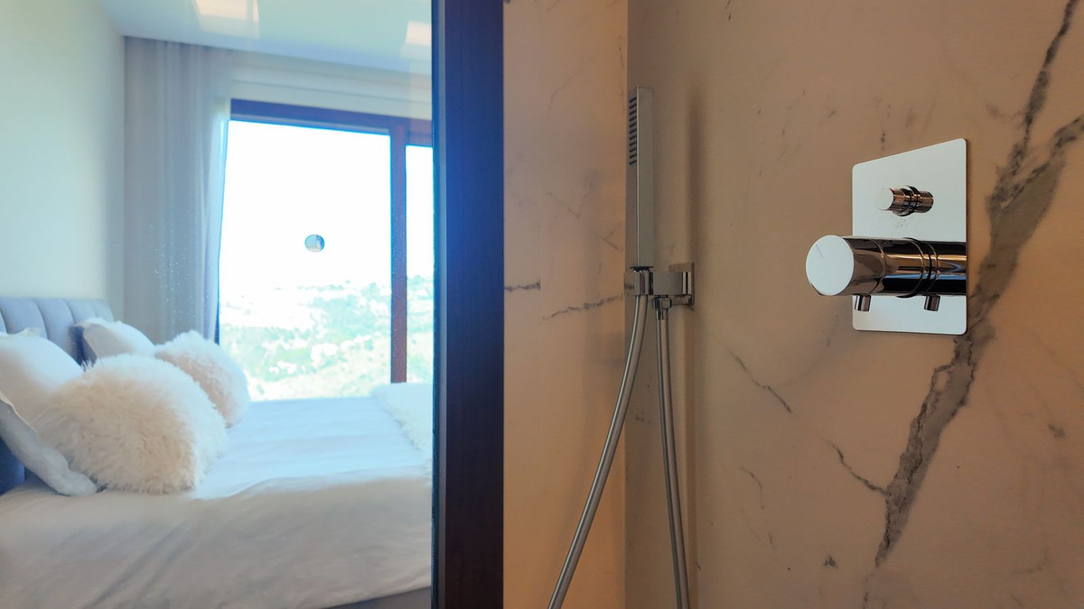 2 Bed Apartment for sale in Benahavís Costa Del Sol, Málaga, Spain