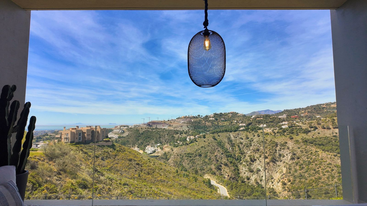 2 Bed Apartment for sale in Benahavís Costa Del Sol, Málaga, Spain