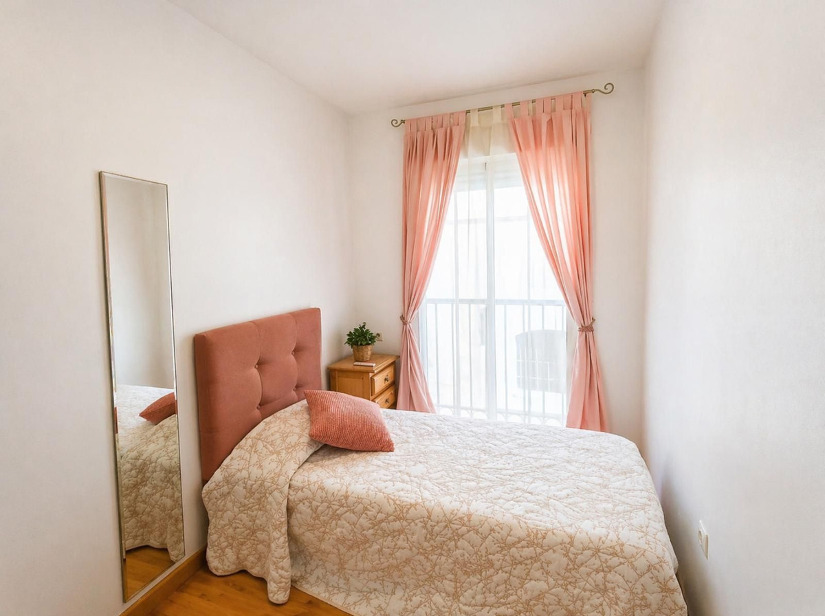 Se vende Apartamento Planta Media de 3 dormitorios en Costa Del Sol, Málaga, España