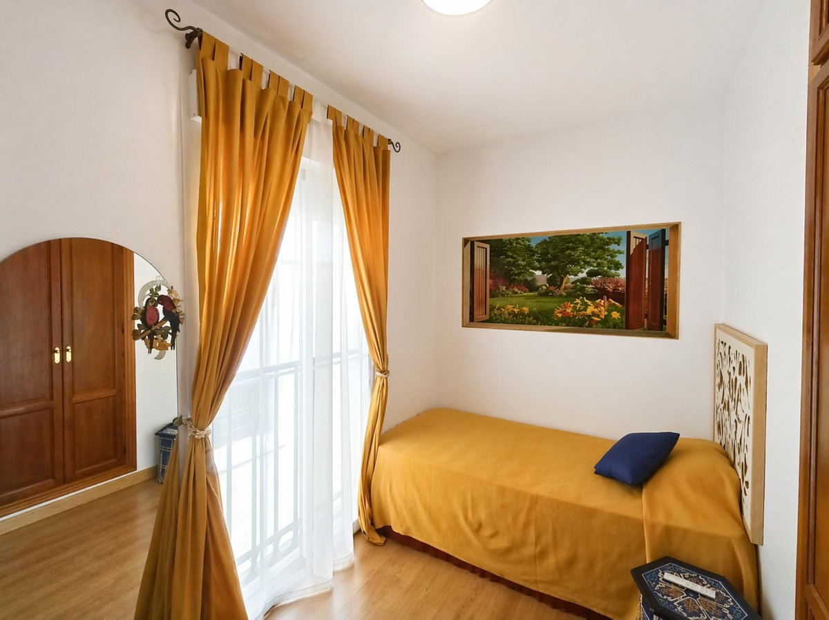 Se vende Apartamento Planta Media de 3 dormitorios en Costa Del Sol, Málaga, España