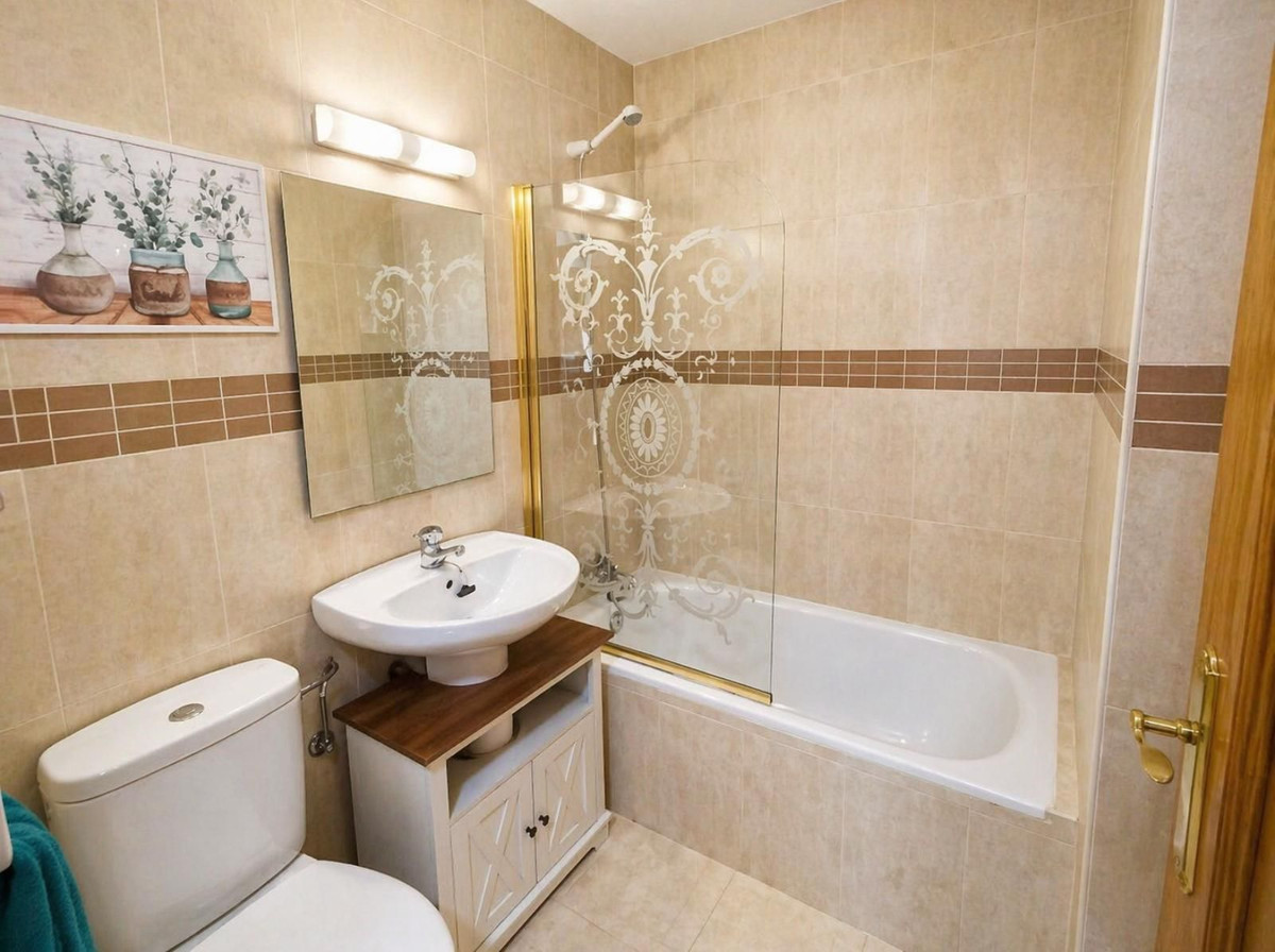 Se vende Apartamento Planta Media de 3 dormitorios en Costa Del Sol, Málaga, España