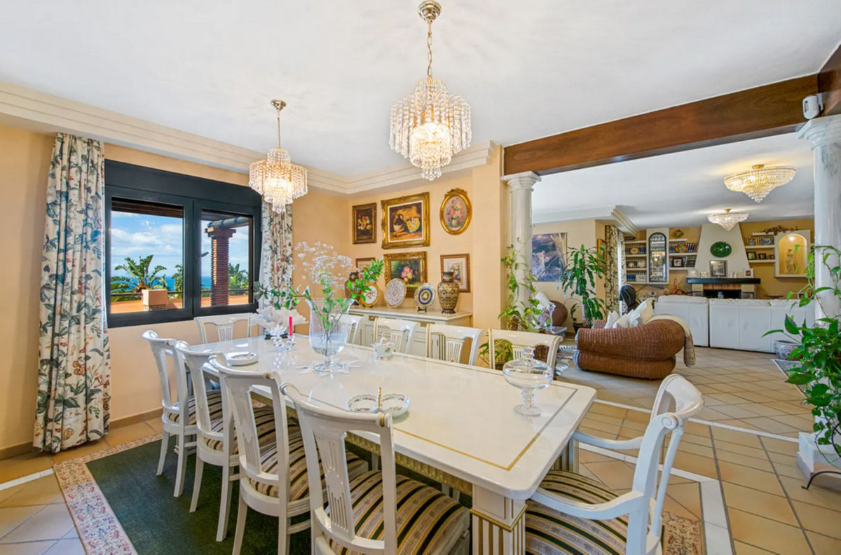 Se vende Villa - Chalet de 6 dormitorios en Costa Del Sol, Málaga, España