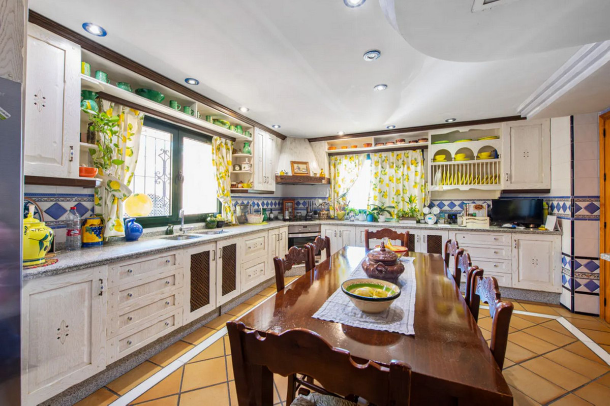 Se vende Villa - Chalet de 6 dormitorios en Costa Del Sol, Málaga, España