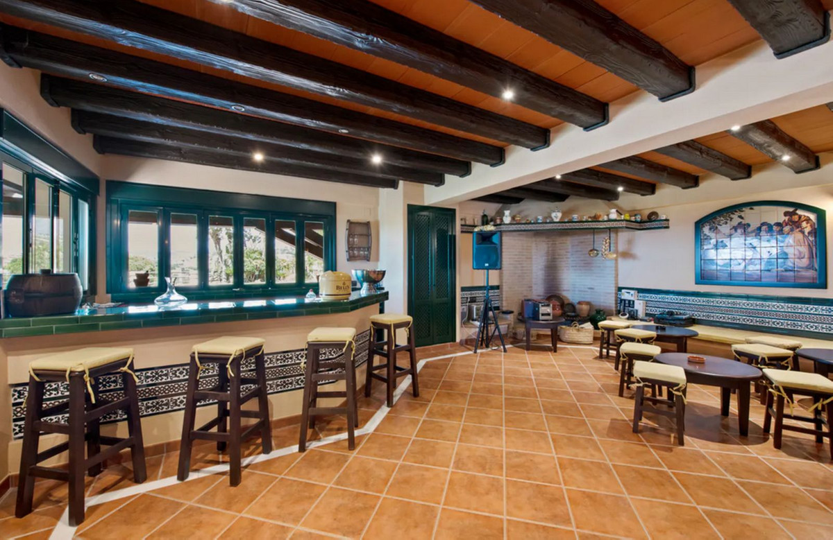 Se vende Villa - Chalet de 6 dormitorios en Costa Del Sol, Málaga, España