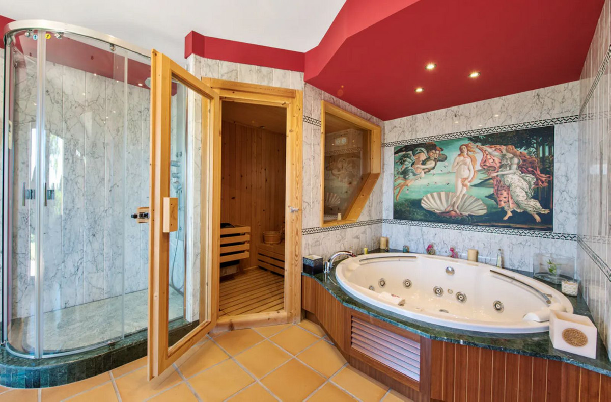 Se vende Villa - Chalet de 6 dormitorios en Costa Del Sol, Málaga, España