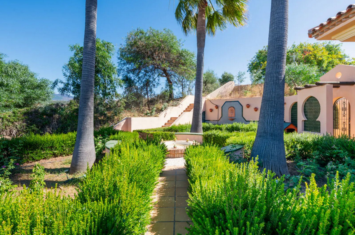 Se vende Villa - Chalet de 6 dormitorios en Costa Del Sol, Málaga, España