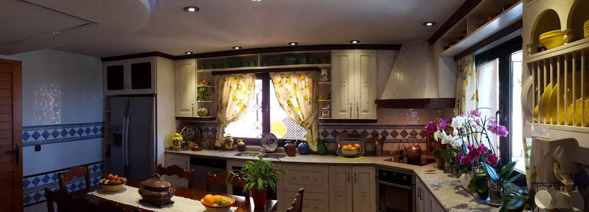 Se vende Villa - Chalet de 6 dormitorios en Costa Del Sol, Málaga, España