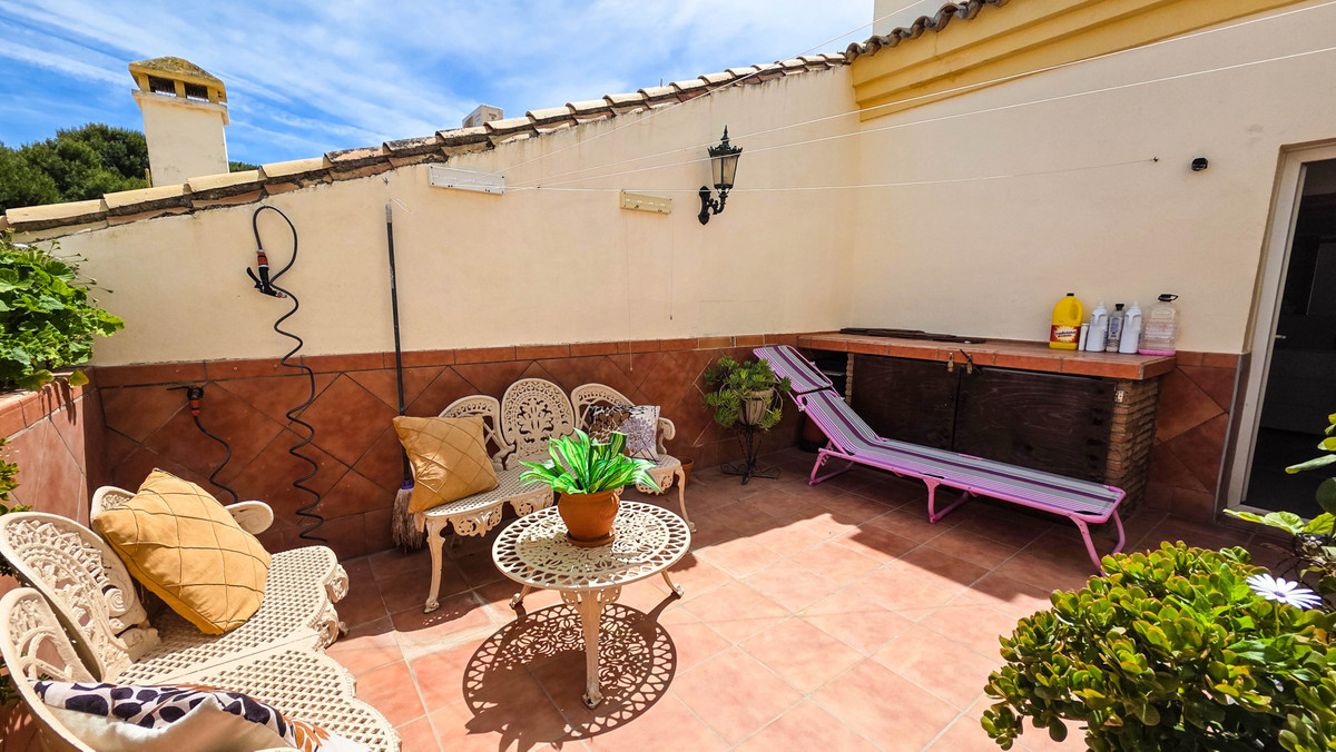 3 Bed Apartment for sale in La Duquesa Costa Del Sol, Málaga, Spain