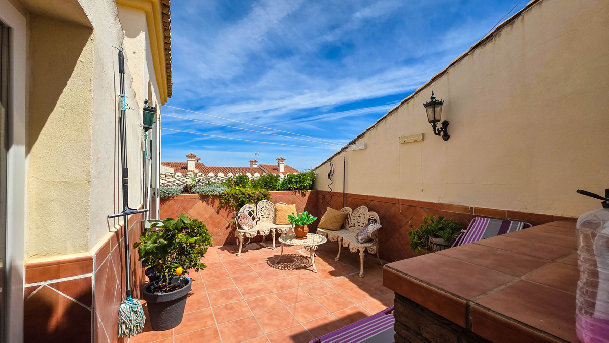 3 Bed Apartment for sale in La Duquesa Costa Del Sol, Málaga, Spain