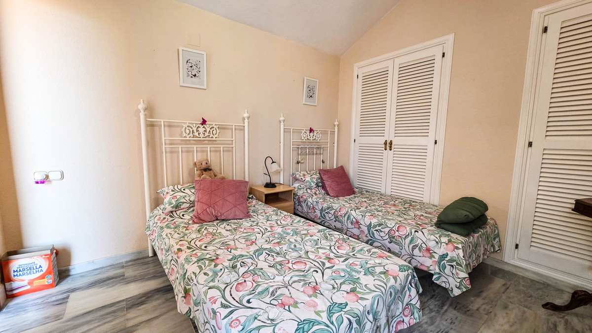 3 Bed Apartment for sale in La Duquesa Costa Del Sol, Málaga, Spain