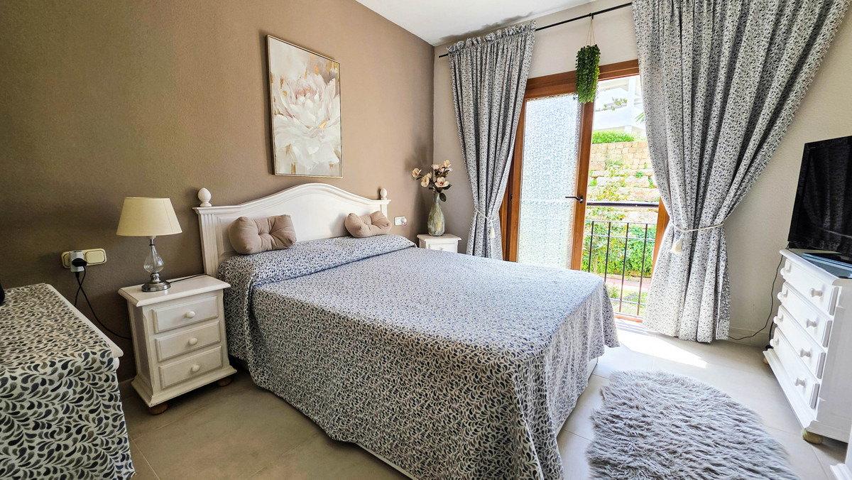 3 Bed Apartment for sale in La Duquesa Costa Del Sol, Málaga, Spain