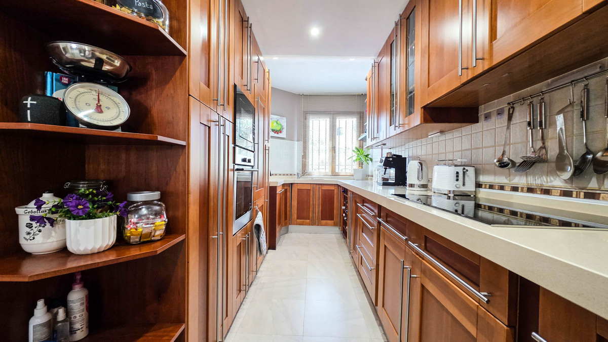 3 Bed Apartment for sale in La Duquesa Costa Del Sol, Málaga, Spain