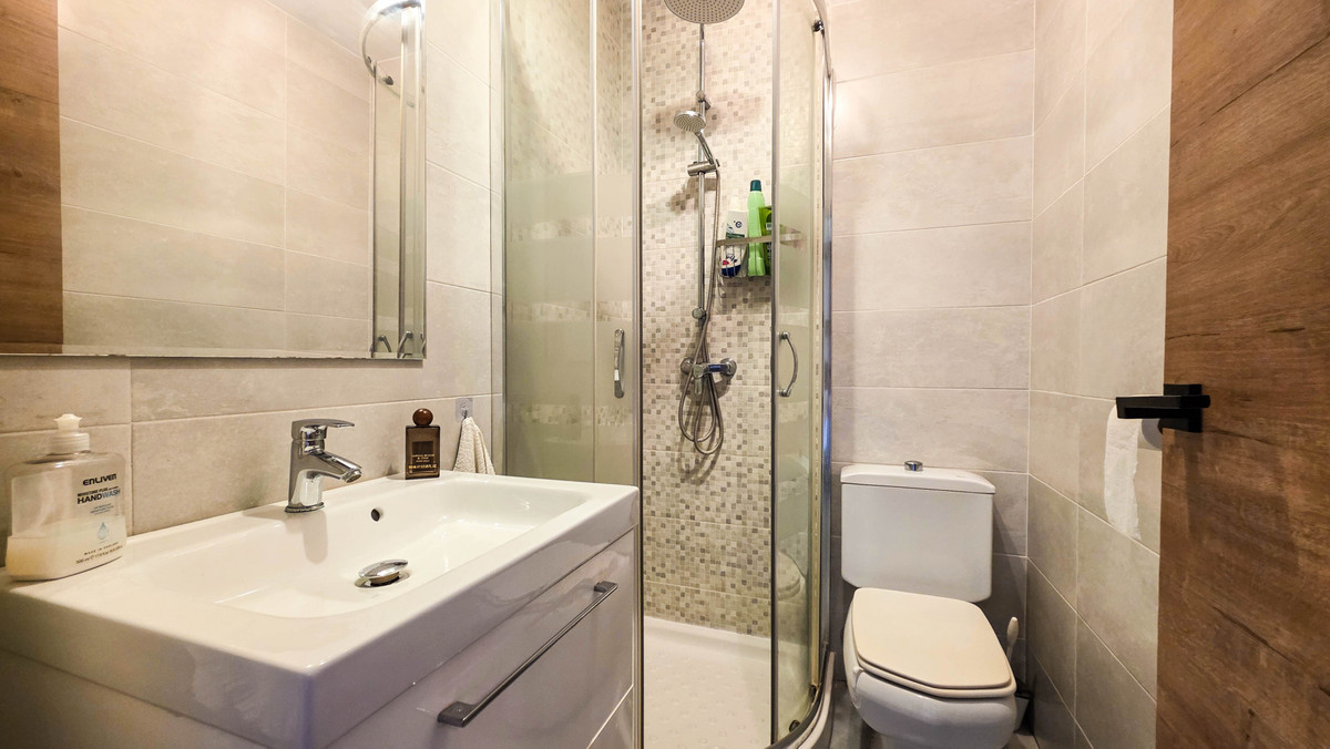 3 Bed Apartment for sale in La Duquesa Costa Del Sol, Málaga, Spain