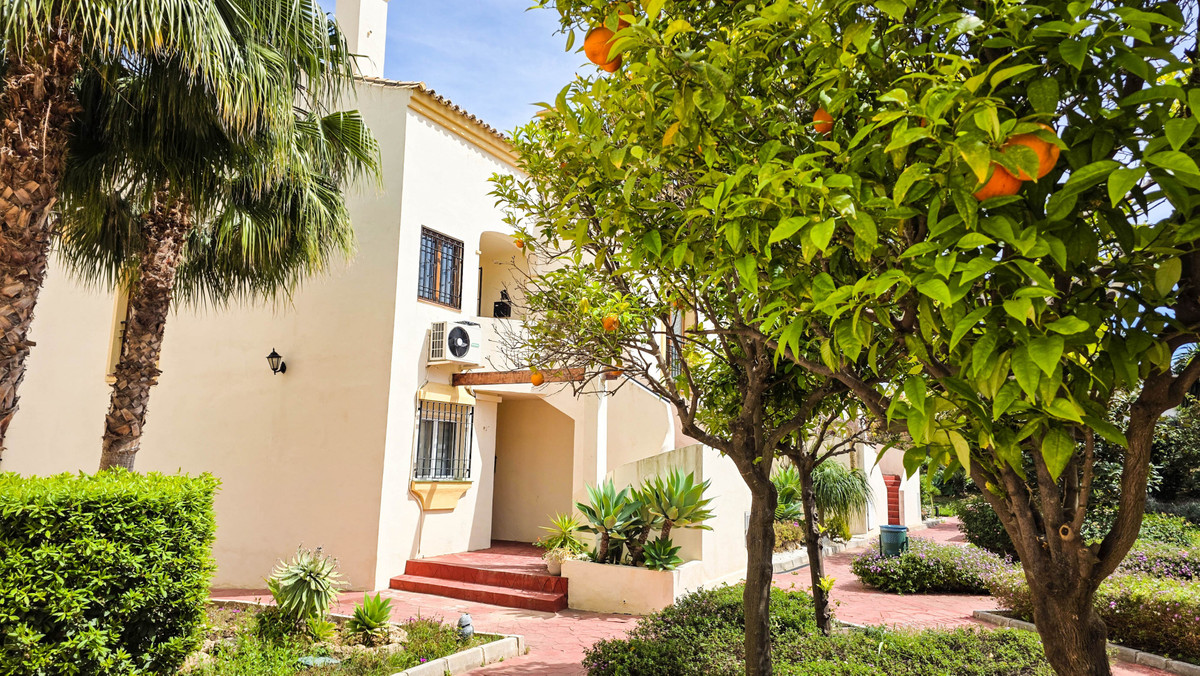 3 Bed Apartment for sale in La Duquesa Costa Del Sol, Málaga, Spain