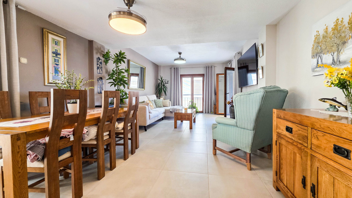 3 Bed Apartment for sale in La Duquesa Costa Del Sol, Málaga, Spain