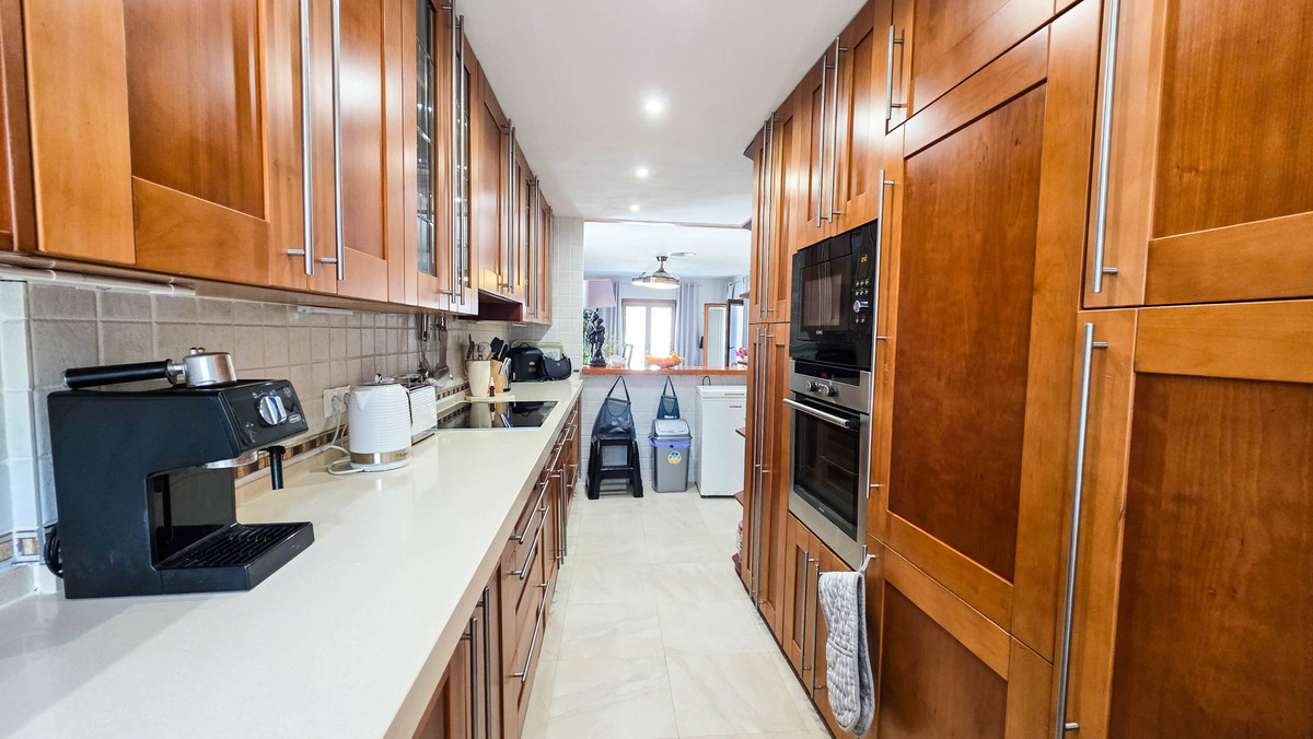 3 Bed Apartment for sale in La Duquesa Costa Del Sol, Málaga, Spain