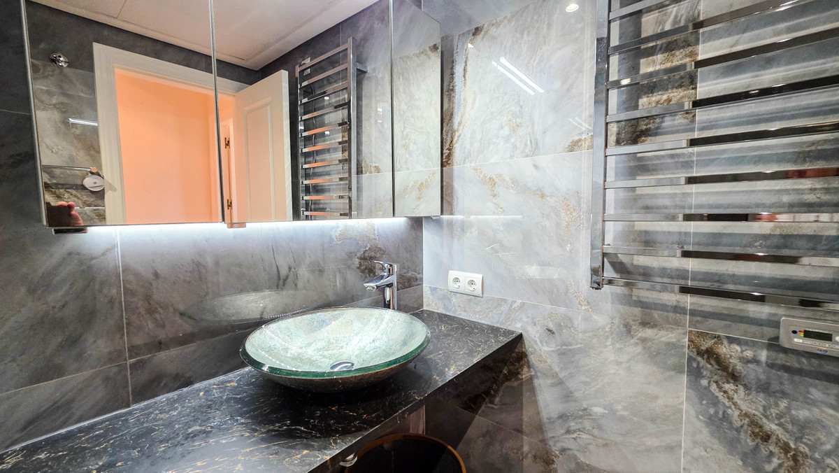 3 Bed Apartment for sale in La Duquesa Costa Del Sol, Málaga, Spain