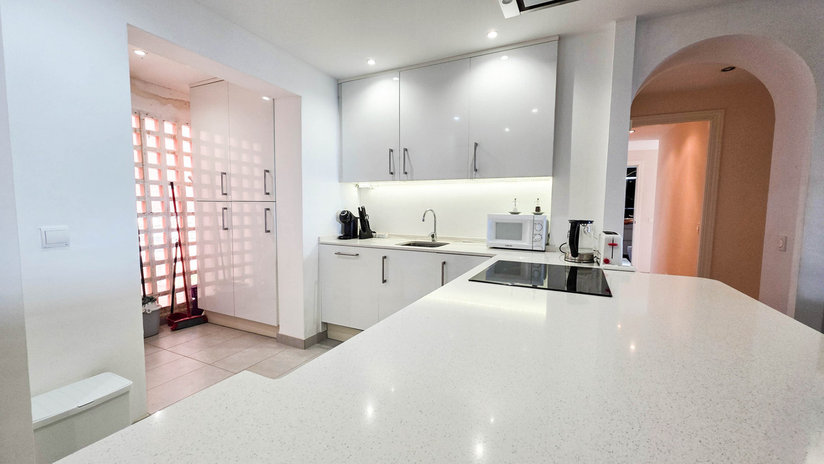 3 Bed Apartment for sale in La Duquesa Costa Del Sol, Málaga, Spain