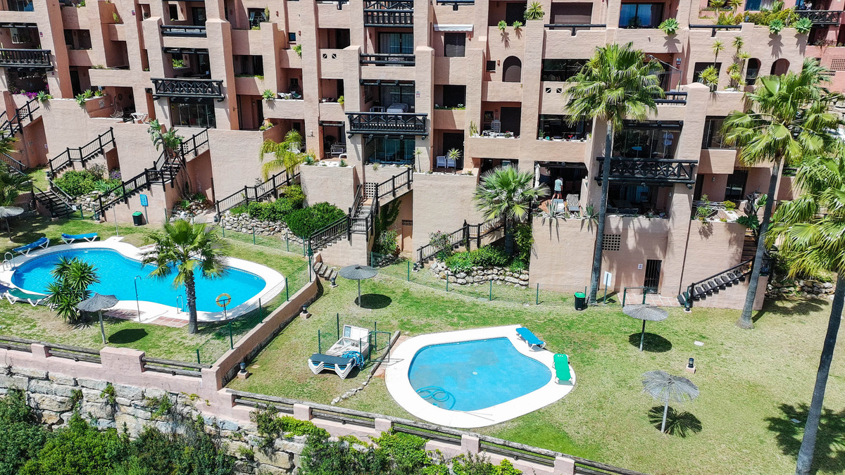 3 Bed Apartment for sale in La Duquesa Costa Del Sol, Málaga, Spain