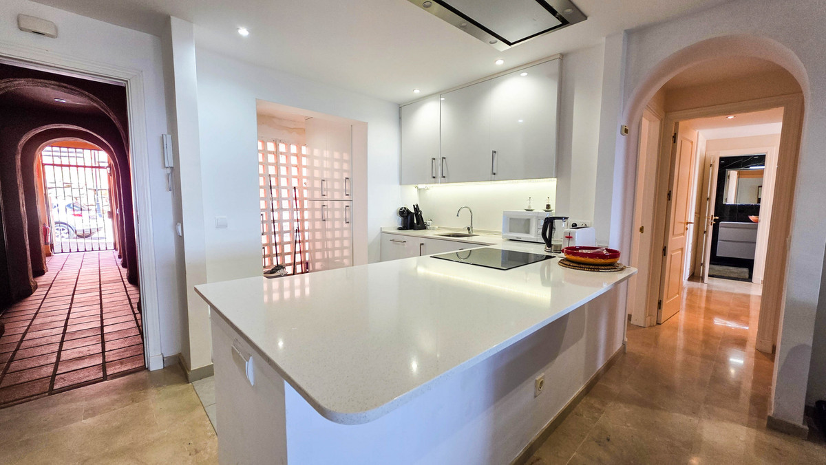 3 Bed Apartment for sale in La Duquesa Costa Del Sol, Málaga, Spain