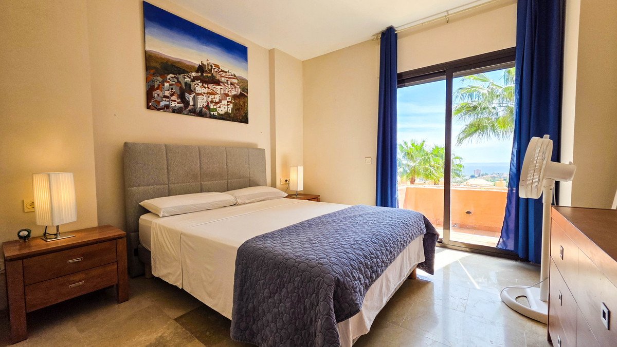 3 Bed Apartment for sale in La Duquesa Costa Del Sol, Málaga, Spain