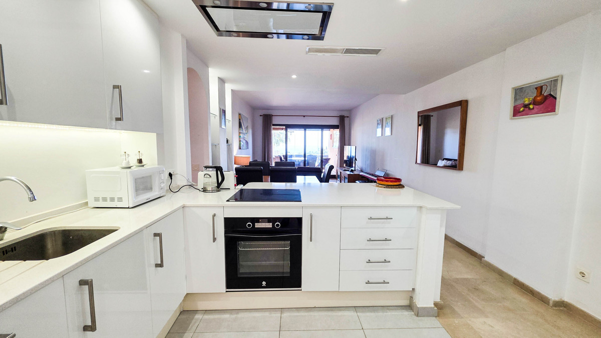 3 Bed Apartment for sale in La Duquesa Costa Del Sol, Málaga, Spain