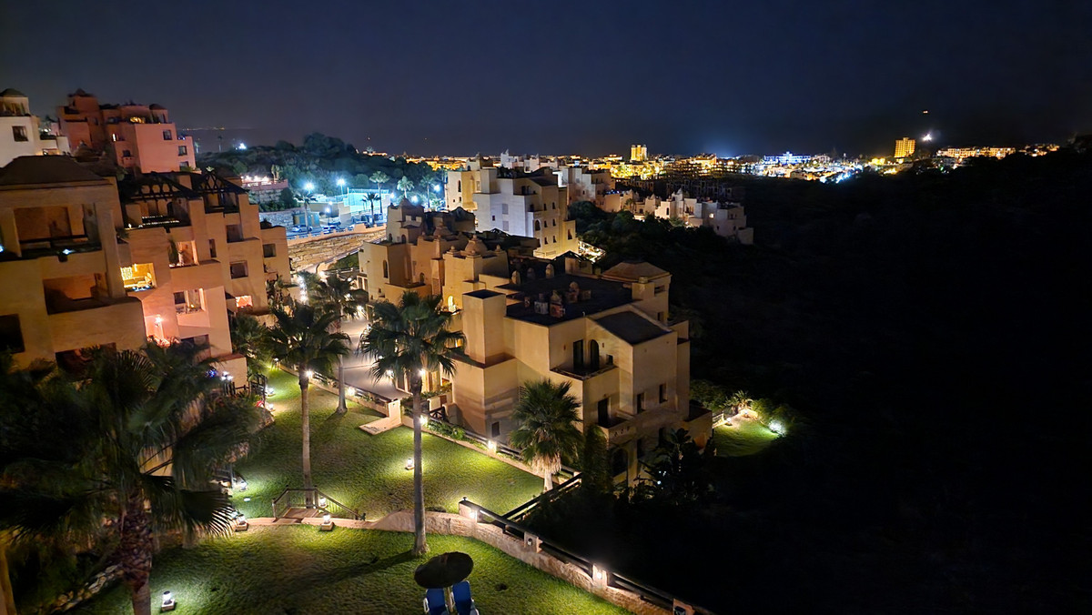 3 Bed Apartment for sale in La Duquesa Costa Del Sol, Málaga, Spain