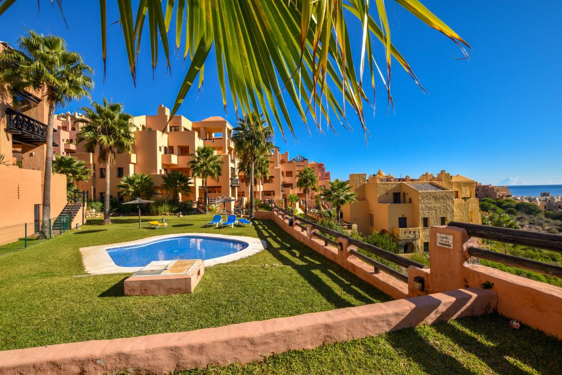 3 Bed Apartment for sale in La Duquesa Costa Del Sol, Málaga, Spain