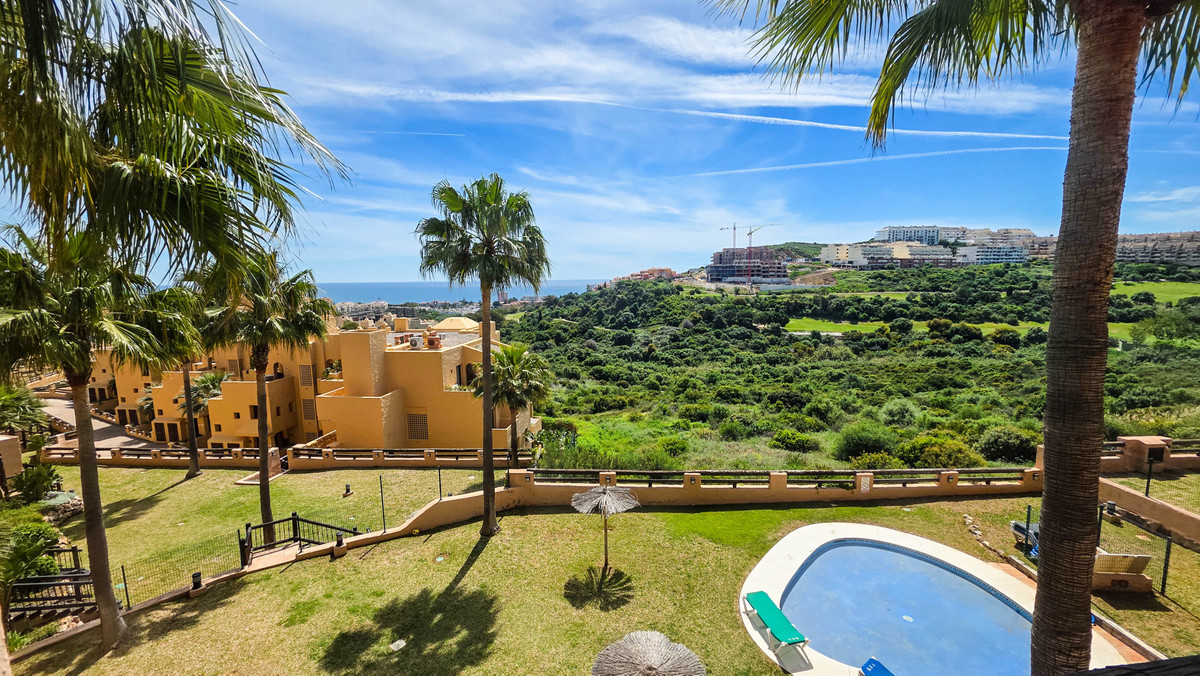 3 Bed Apartment for sale in La Duquesa Costa Del Sol, Málaga, Spain