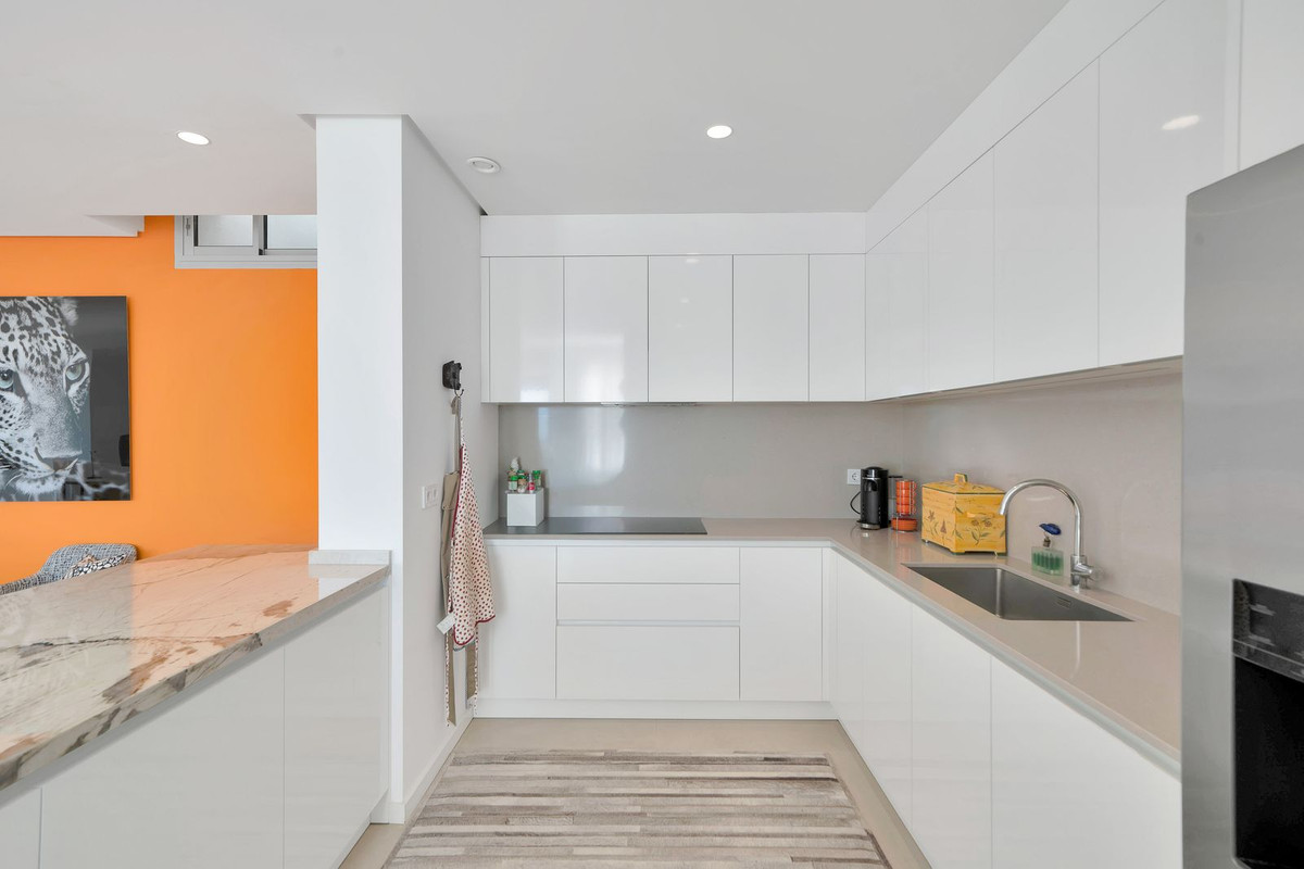 3 Bed Apartment for sale in Benahavís Costa Del Sol, Málaga, Spain