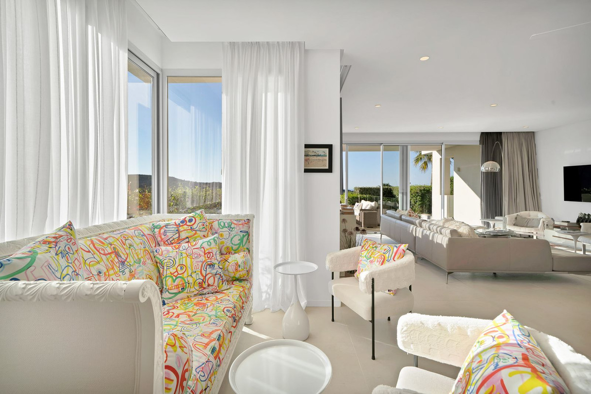 3 Bed Apartment for sale in Benahavís Costa Del Sol, Málaga, Spain