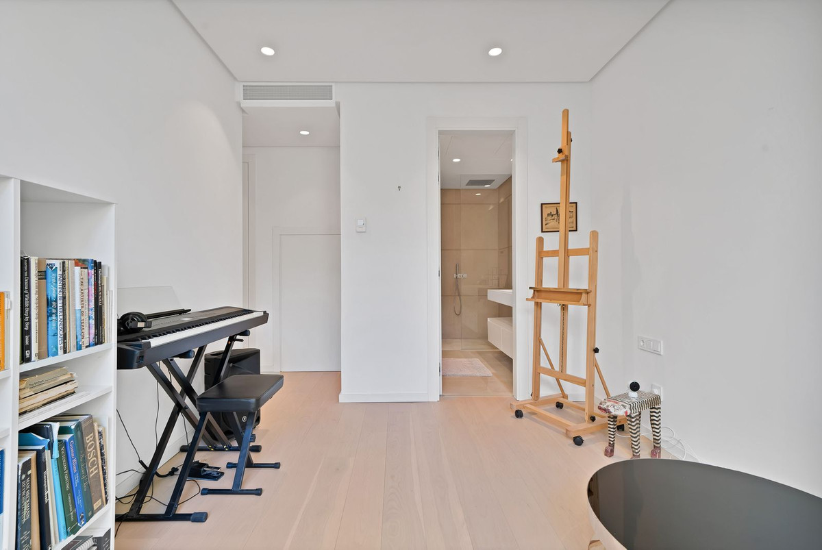 3 Bed Apartment for sale in Benahavís Costa Del Sol, Málaga, Spain