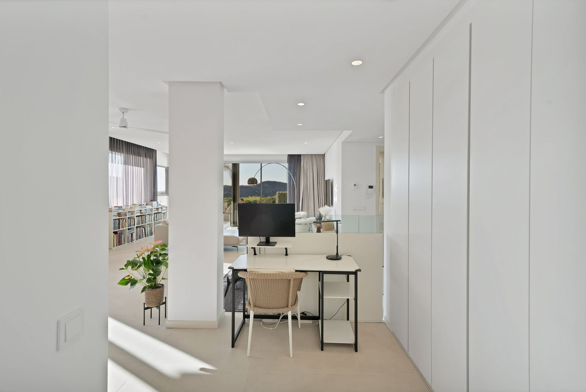 3 Bed Apartment for sale in Benahavís Costa Del Sol, Málaga, Spain
