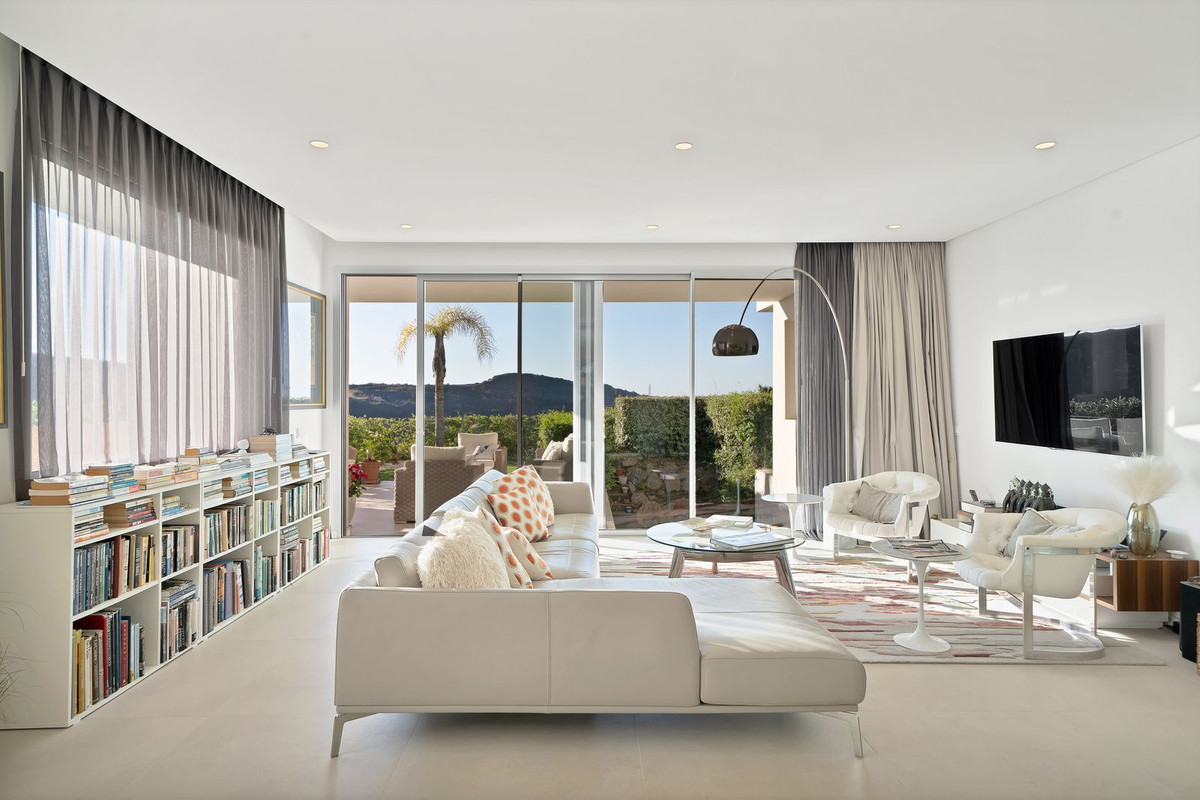 3 Bed Apartment for sale in Benahavís Costa Del Sol, Málaga, Spain