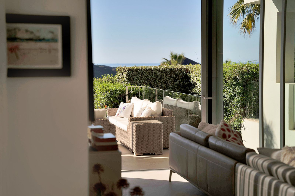 3 Bed Apartment for sale in Benahavís Costa Del Sol, Málaga, Spain