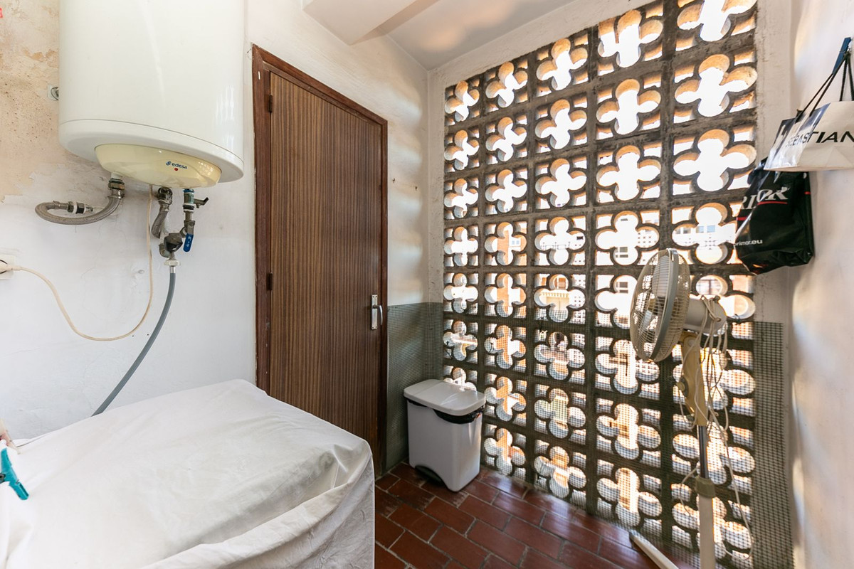 3 Bed Apartment for sale in Fuengirola Costa Del Sol, Málaga, Spain