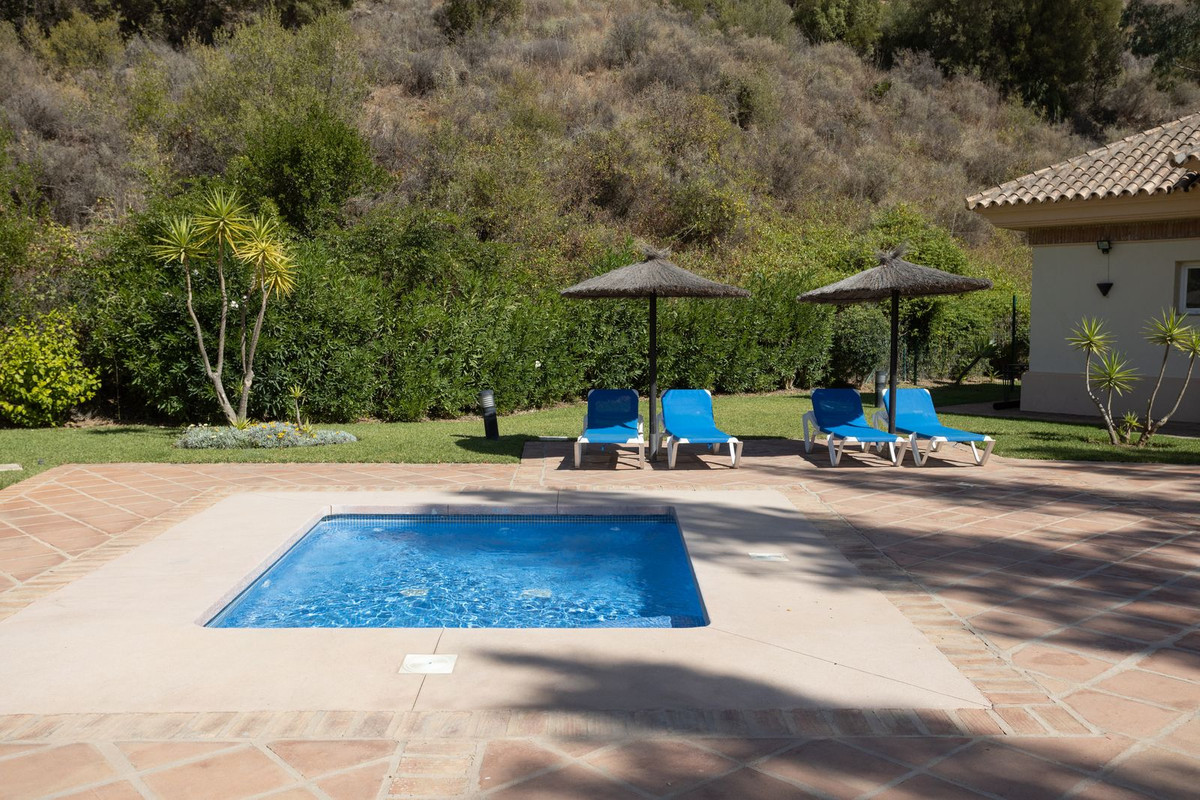 2 Bed Apartment for sale in Río Real Costa Del Sol, Málaga, Spain
