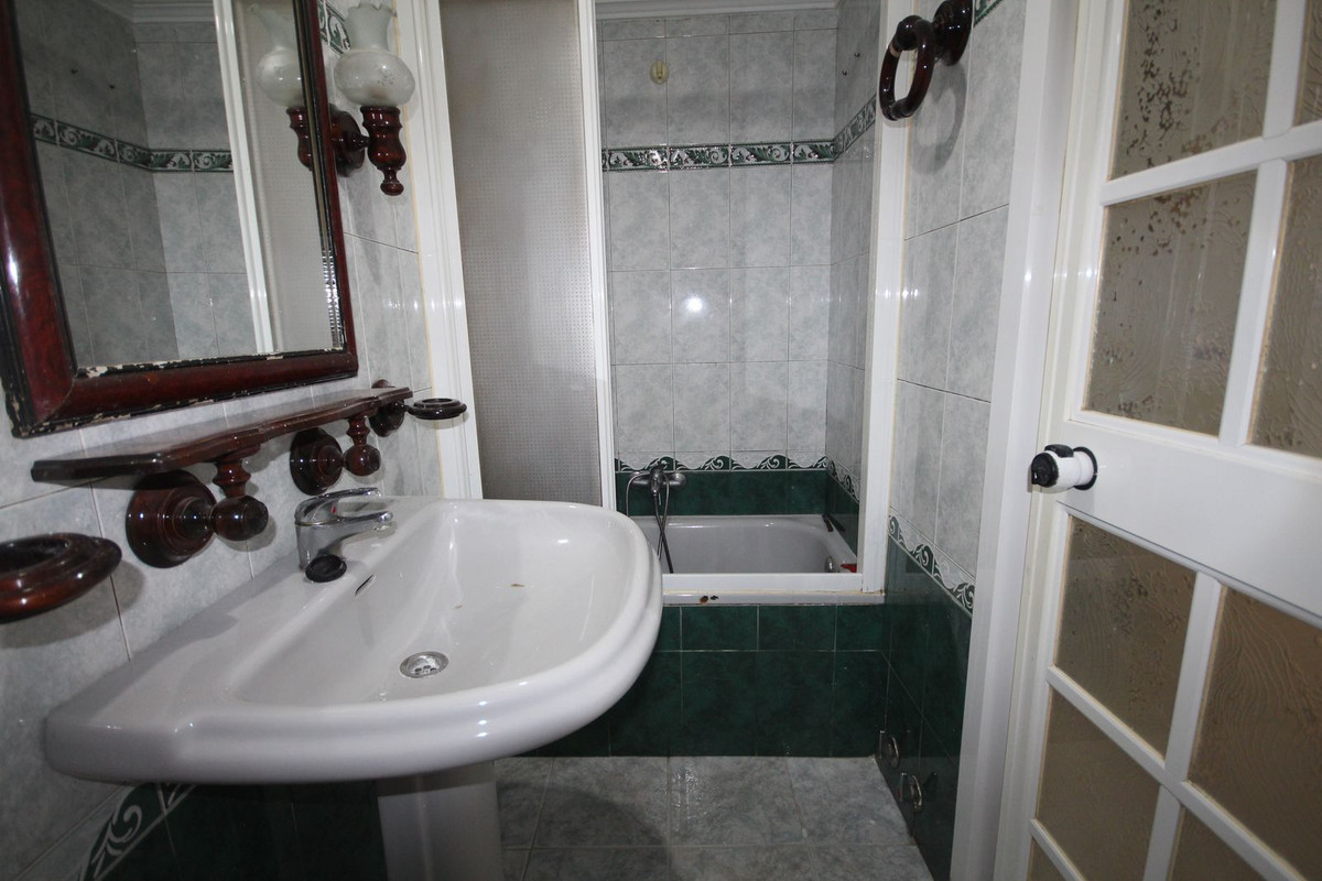 Se vende Apartamento Planta Media de 4 dormitorios en Costa Del Sol, Málaga, España