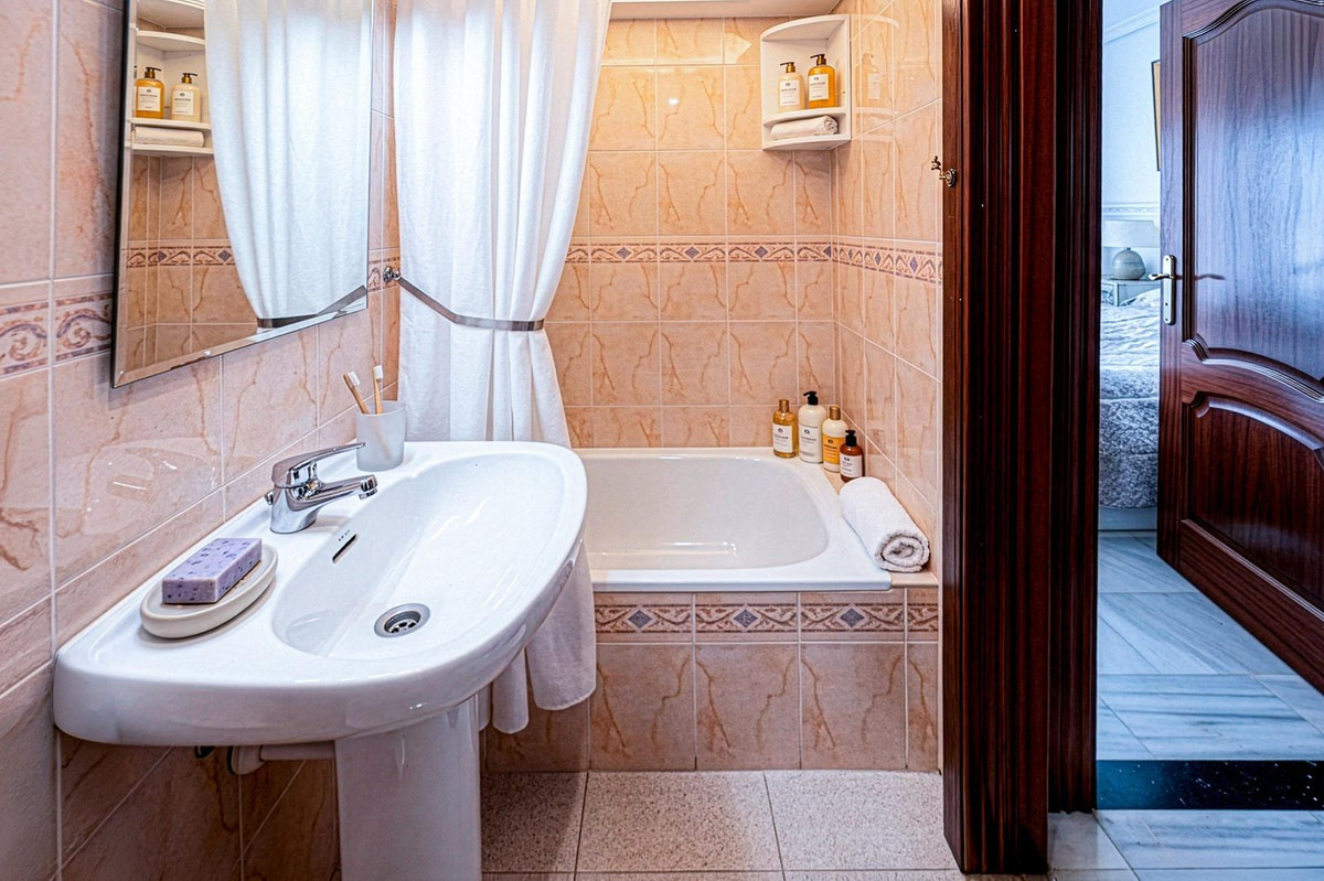 4 Bed Apartment for sale in Málaga Costa Del Sol, Málaga, Spain