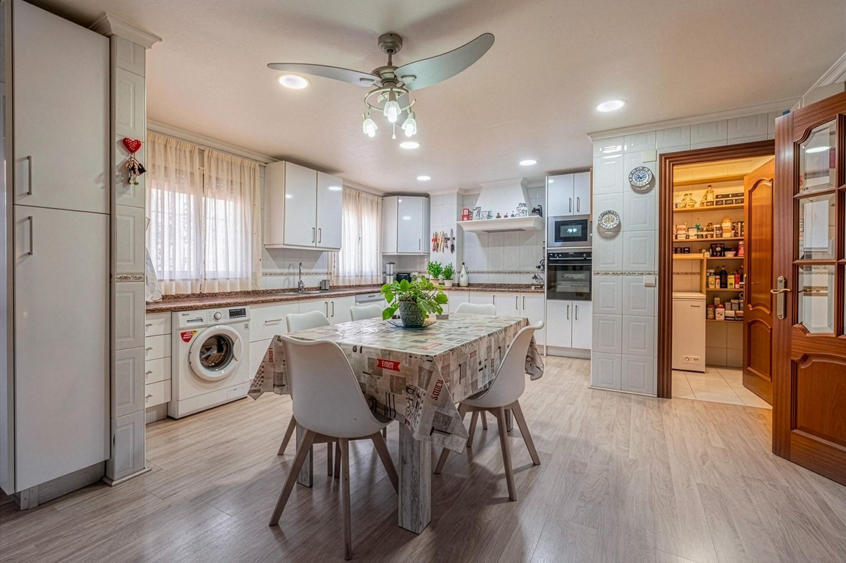 4 Bed Apartment for sale in Málaga Costa Del Sol, Málaga, Spain