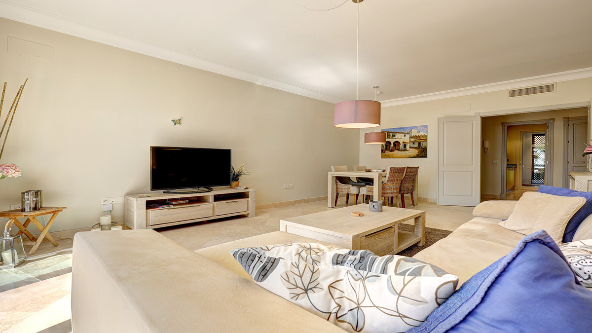 Se vende Apartamento Planta Media de 2 dormitorios en Costa Del Sol, Málaga, España