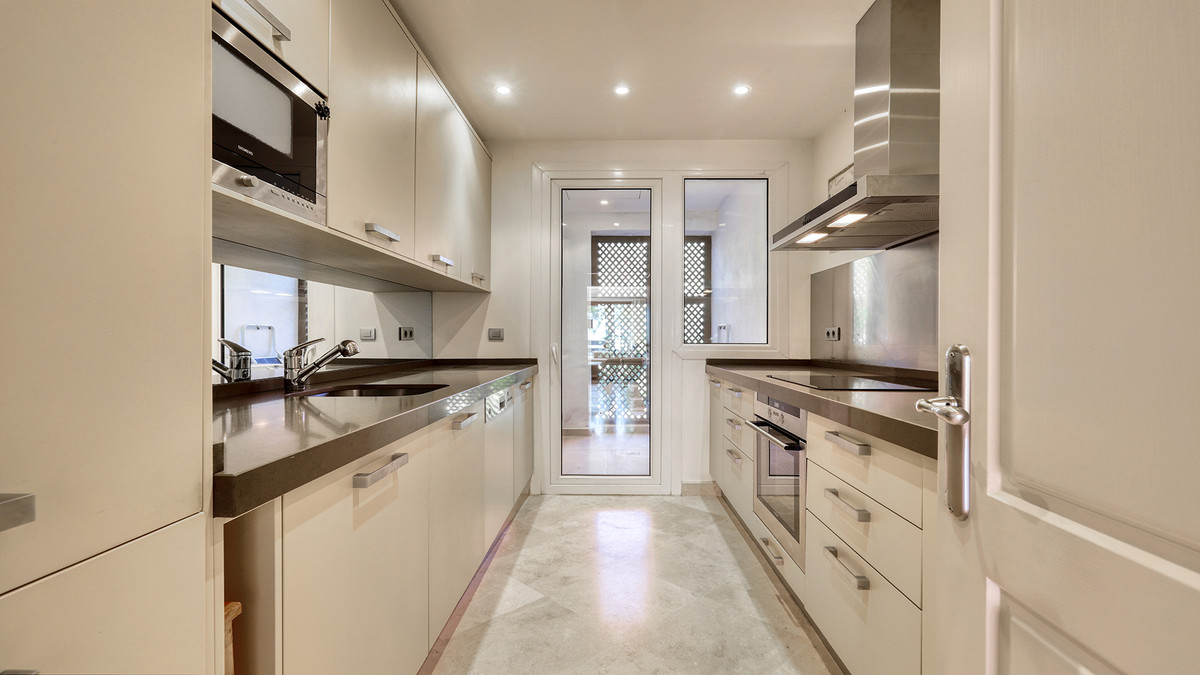 Se vende Apartamento Planta Media de 2 dormitorios en Costa Del Sol, Málaga, España