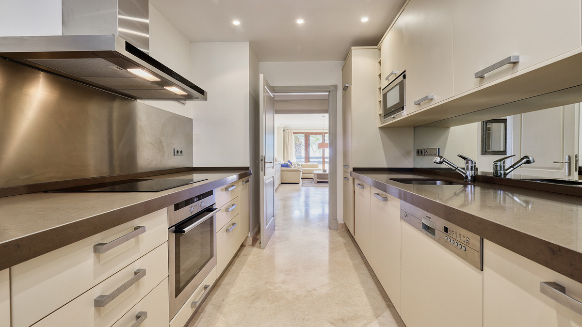 Se vende Apartamento Planta Media de 2 dormitorios en Costa Del Sol, Málaga, España