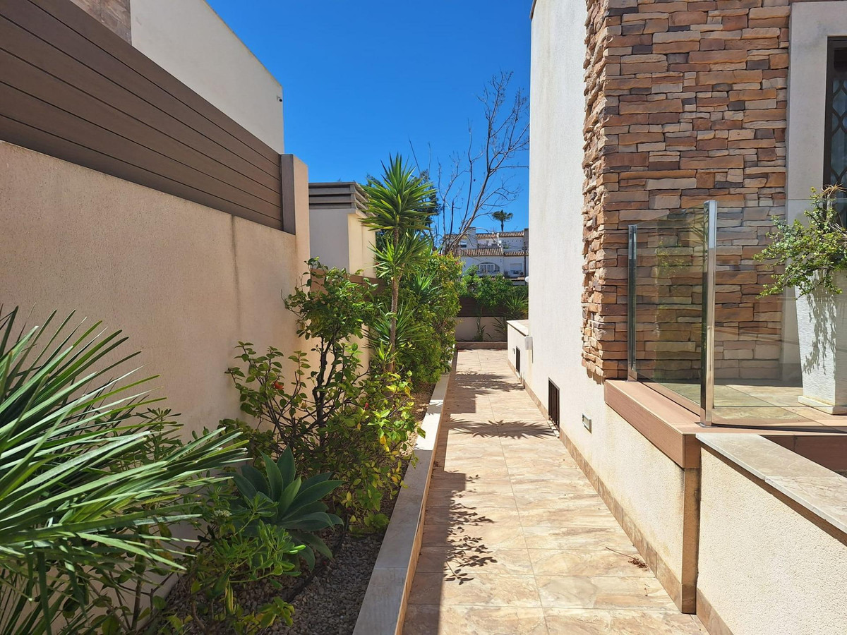 2 Bed Townhouse for sale in Torrevieja Costa Blanca, Alicante, Spain